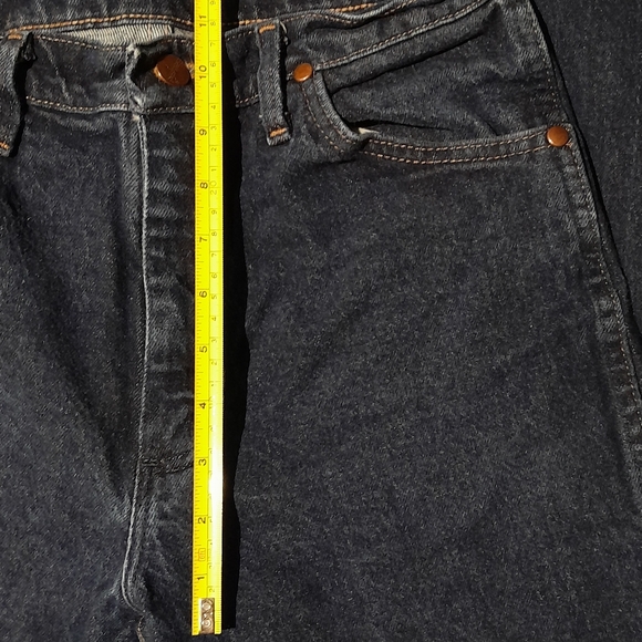 30x32 Wrangler Jeans - Picture 4 of 5